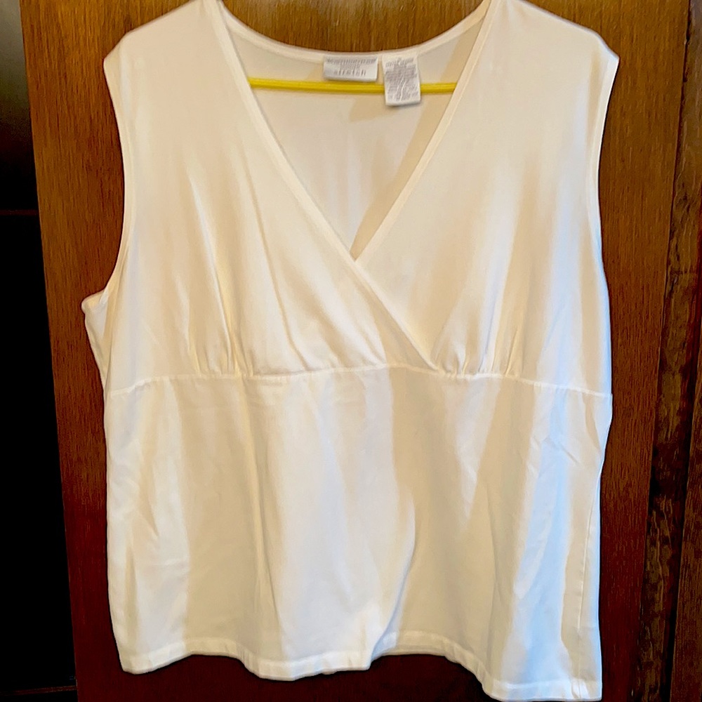 White sleeveless top 95% cotton. Size 1X
